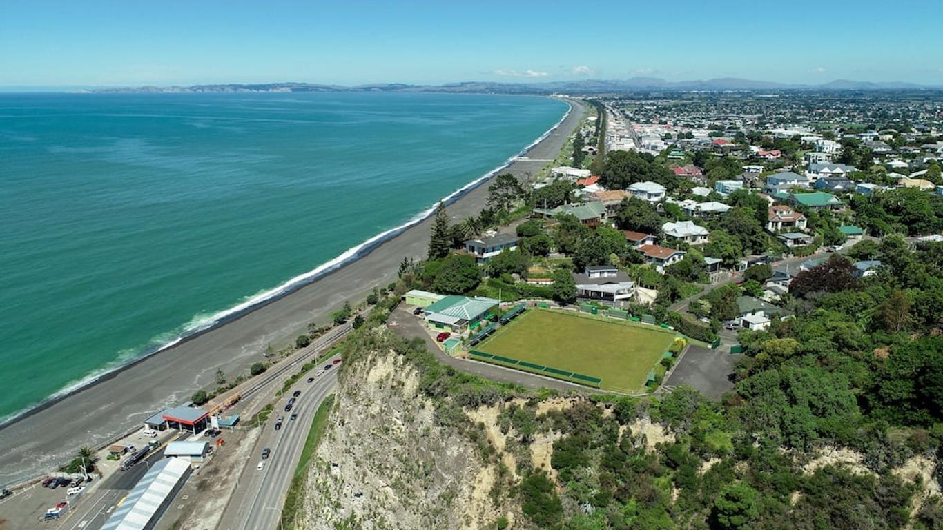 Bluff Hill Lighthouse B&B